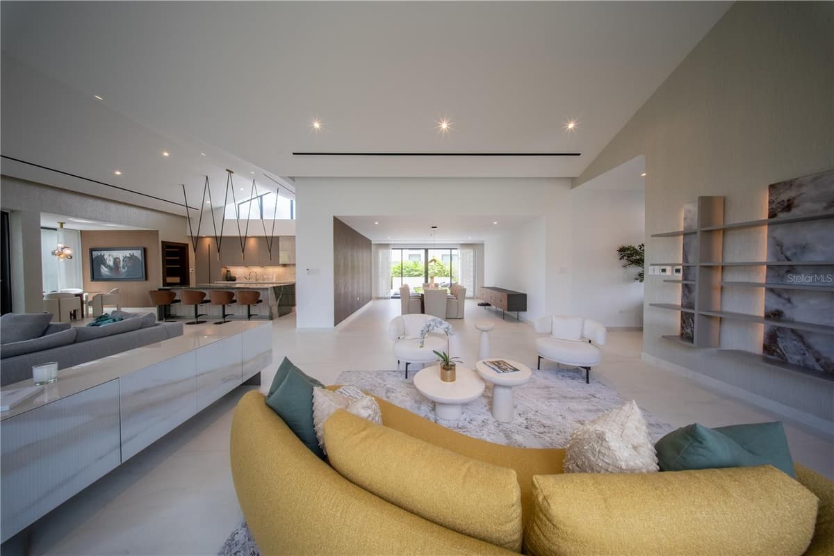 1 CORREDOR MIRALAGO — photo 11 of 82