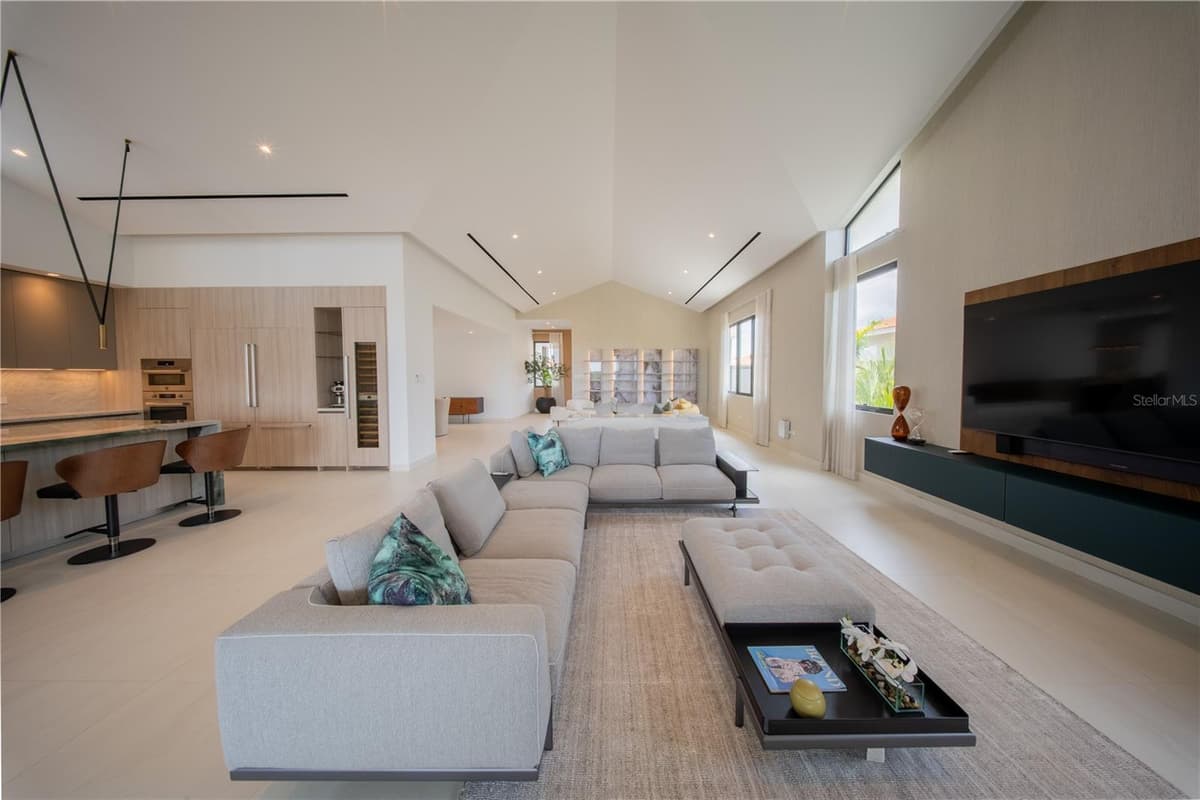 1 CORREDOR MIRALAGO — photo 15 of 82