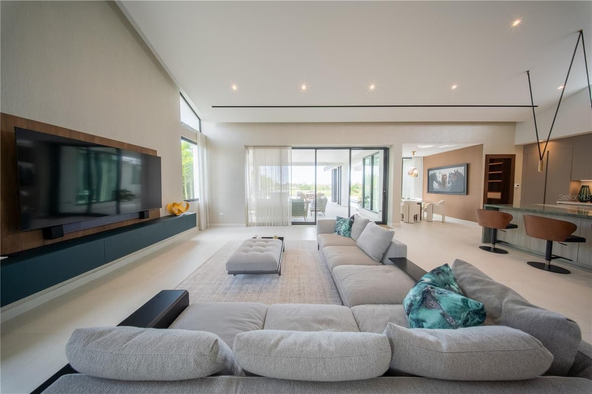 1 CORREDOR MIRALAGO — photo 12 of 82