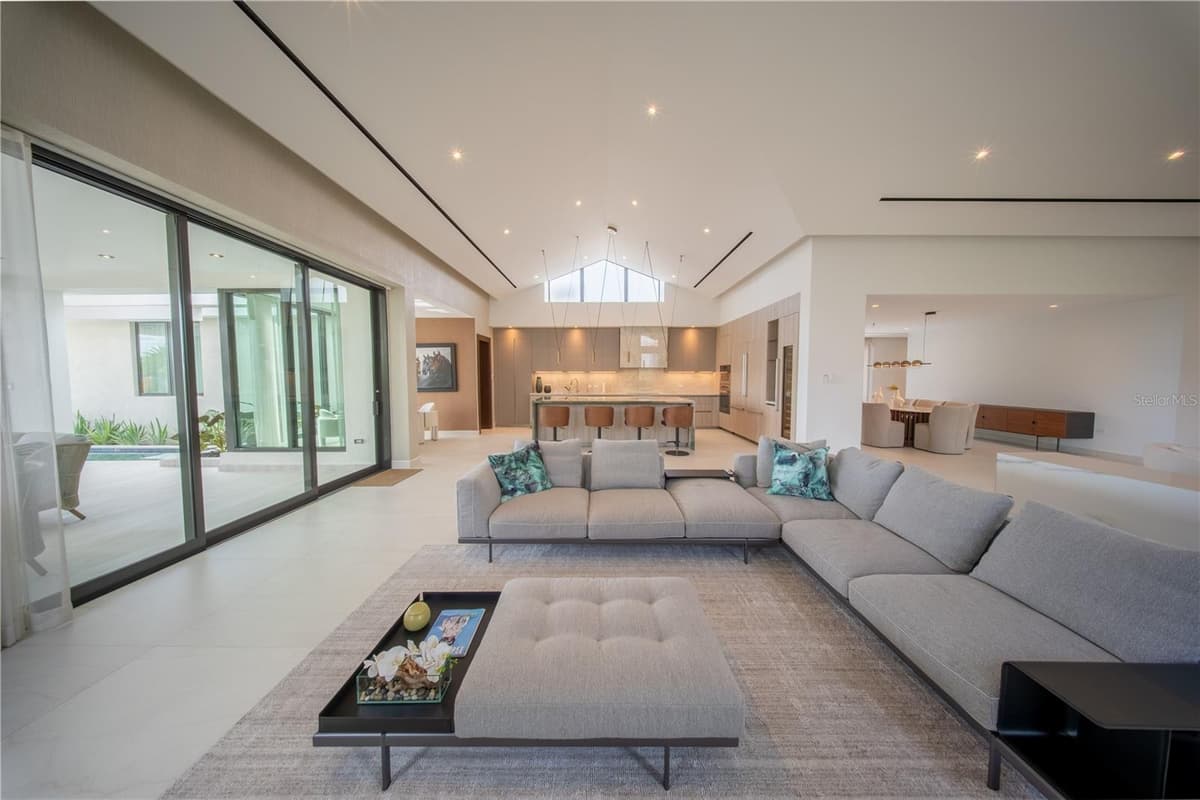 1 CORREDOR MIRALAGO — photo 17 of 82