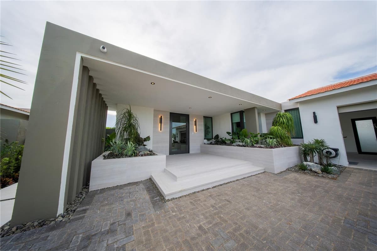 1 CORREDOR MIRALAGO — photo 2 of 82