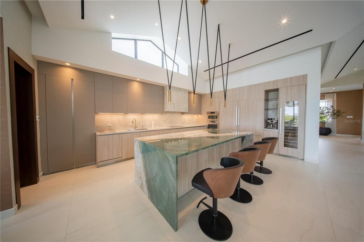 1 CORREDOR MIRALAGO — photo 19 of 82