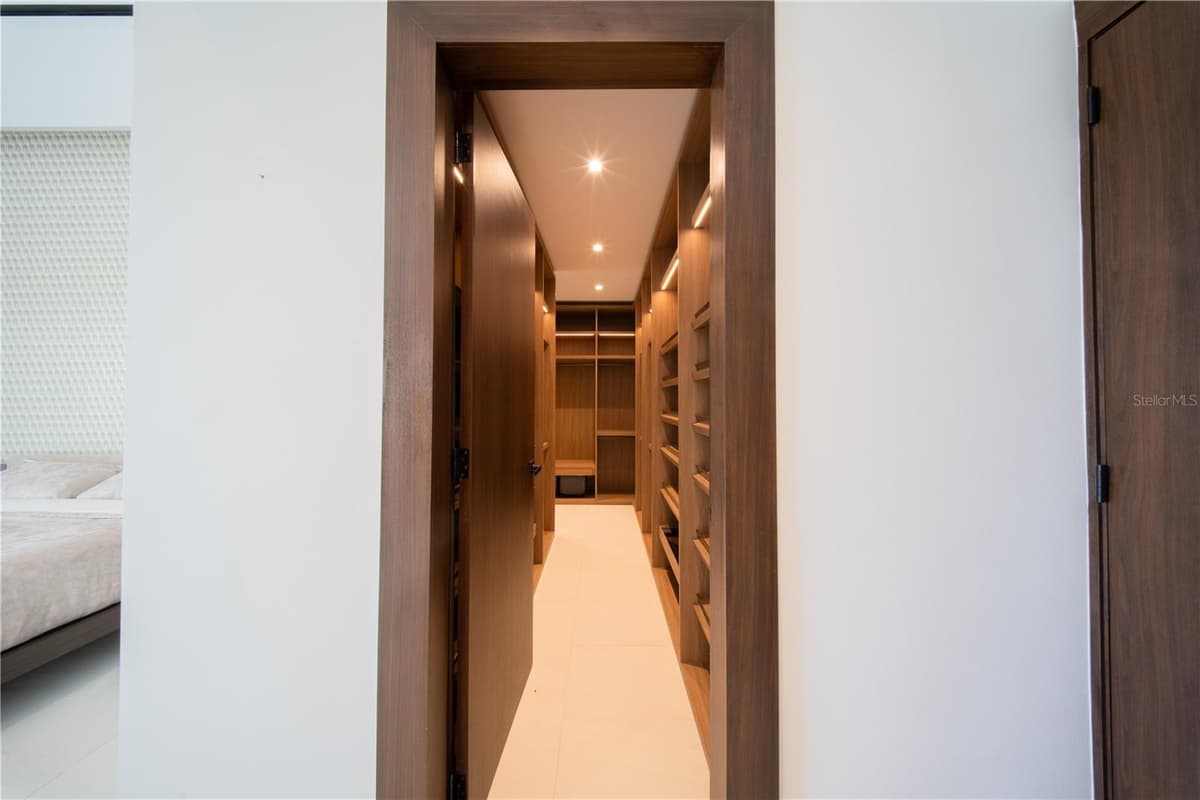 1 CORREDOR MIRALAGO — photo 49 of 82