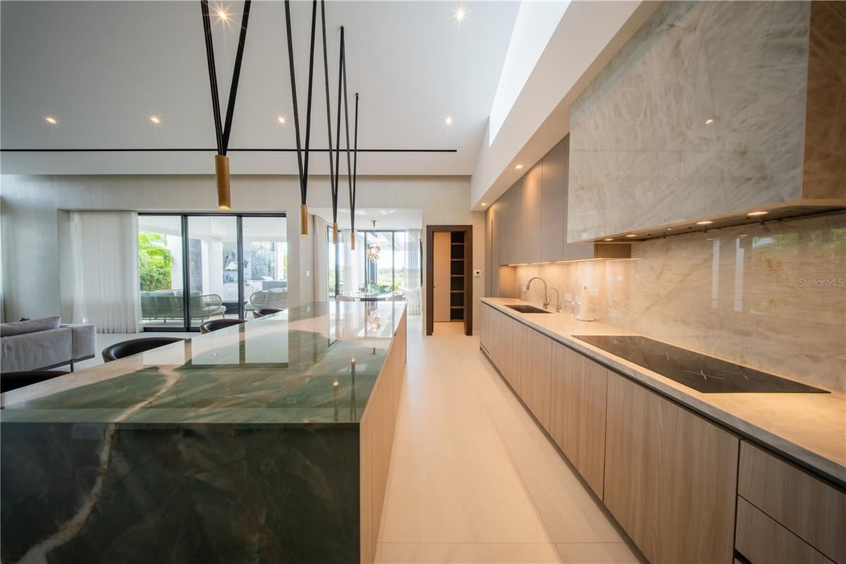 1 CORREDOR MIRALAGO — photo 21 of 82