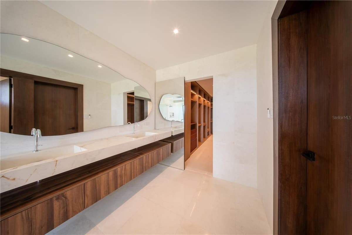 1 CORREDOR MIRALAGO — photo 45 of 82