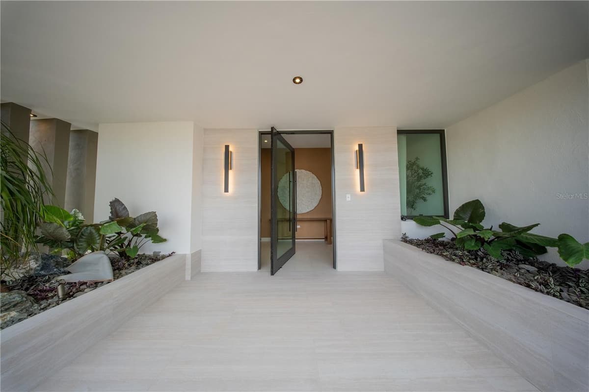 1 CORREDOR MIRALAGO — photo 5 of 82