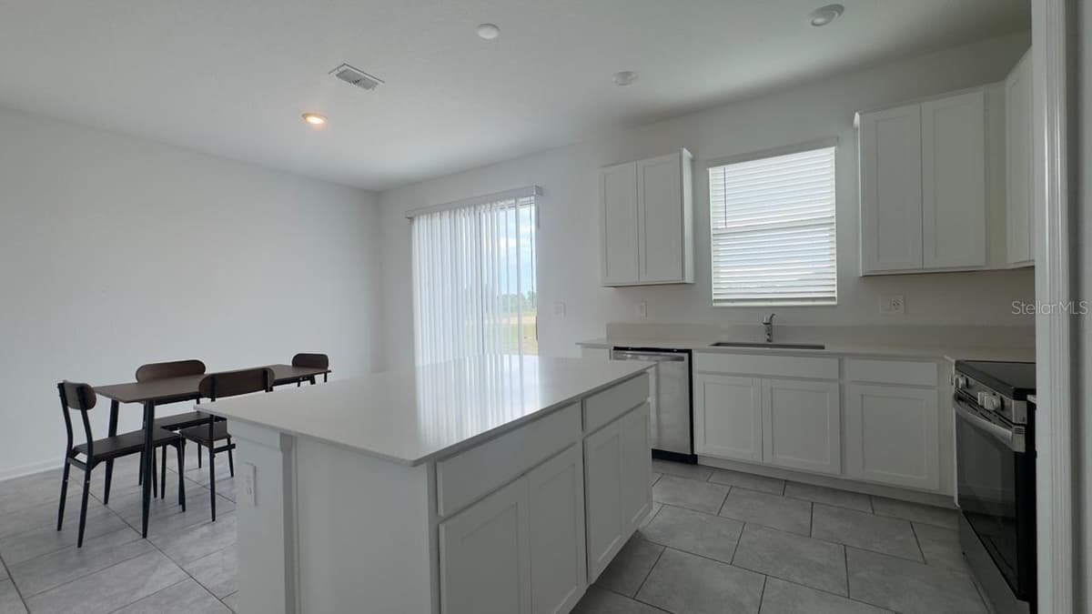 3255 LAURENT LOOP — photo 7 of 35