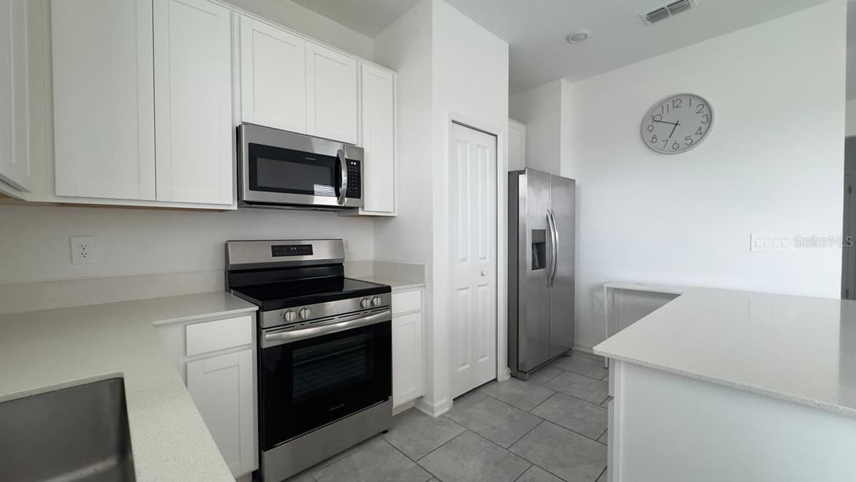 3255 LAURENT LOOP — photo 10 of 35