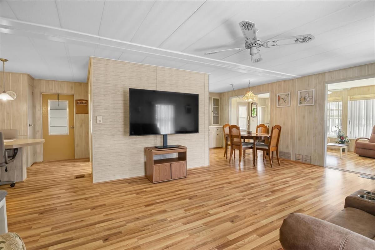 4063 ROLLING OAKS DRIVE — photo 17 of 53