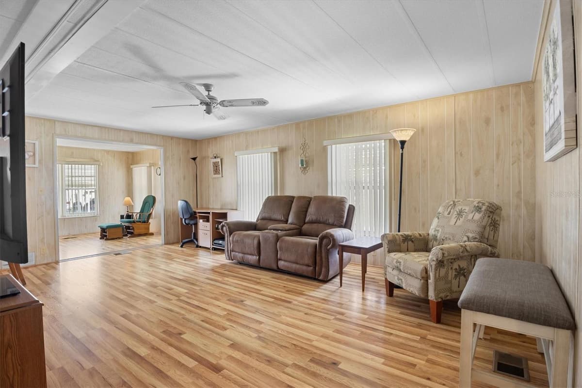 4063 ROLLING OAKS DRIVE — photo 16 of 53