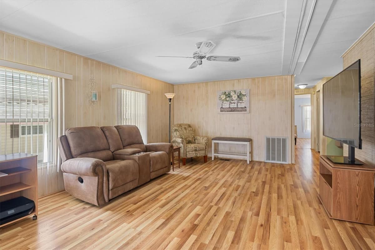 4063 ROLLING OAKS DRIVE — photo 15 of 53