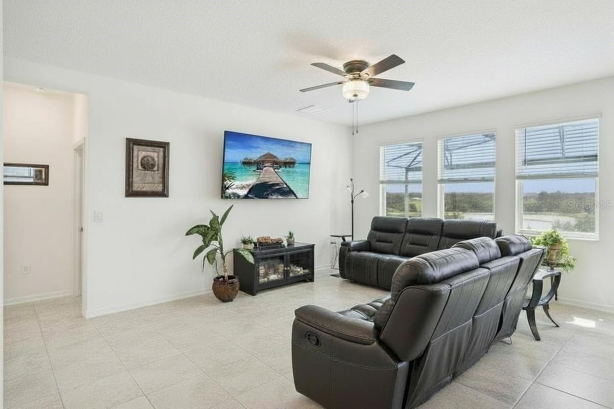 822 KAPI DRIVE — photo 15 of 50
