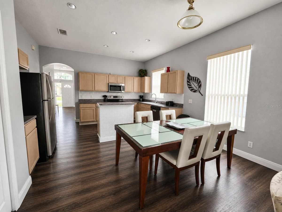 205 GLENEAGLES DRIVE — photo 9 of 18