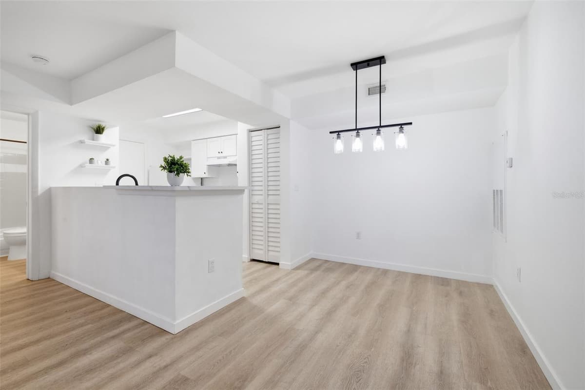 3038 PARKWAY BOULEVARD — photo 8 of 38