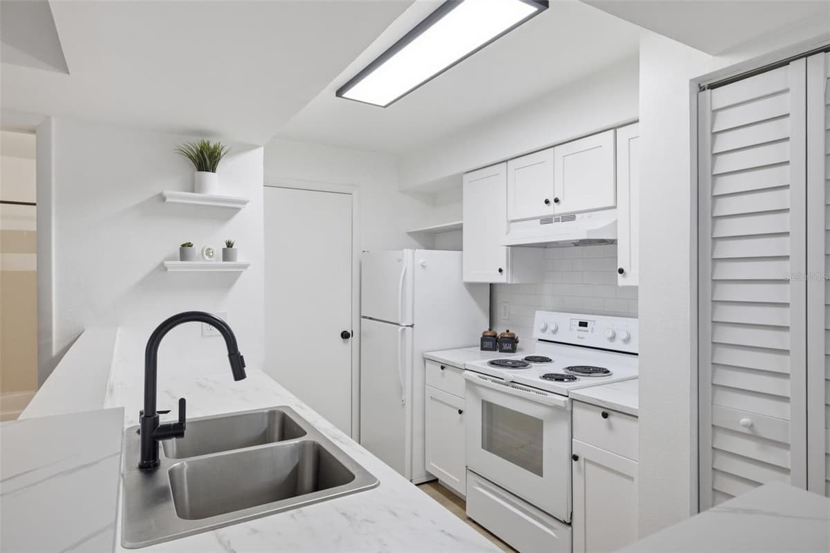 3038 PARKWAY BOULEVARD — photo 12 of 38