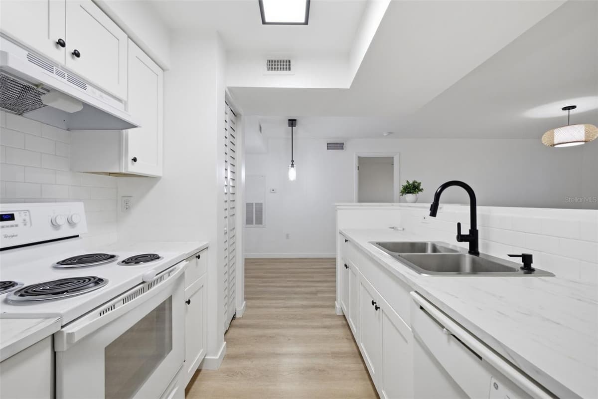 3038 PARKWAY BOULEVARD — photo 13 of 38
