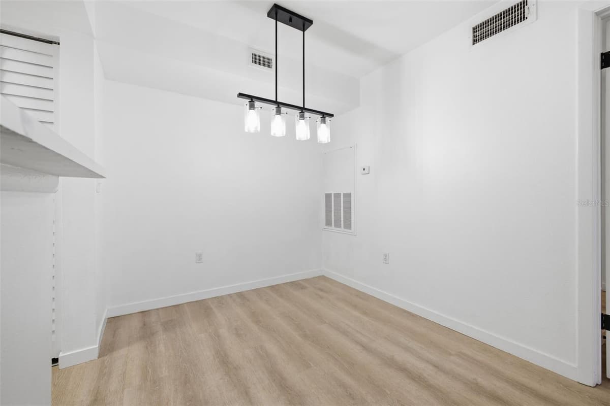 3038 PARKWAY BOULEVARD — photo 9 of 38