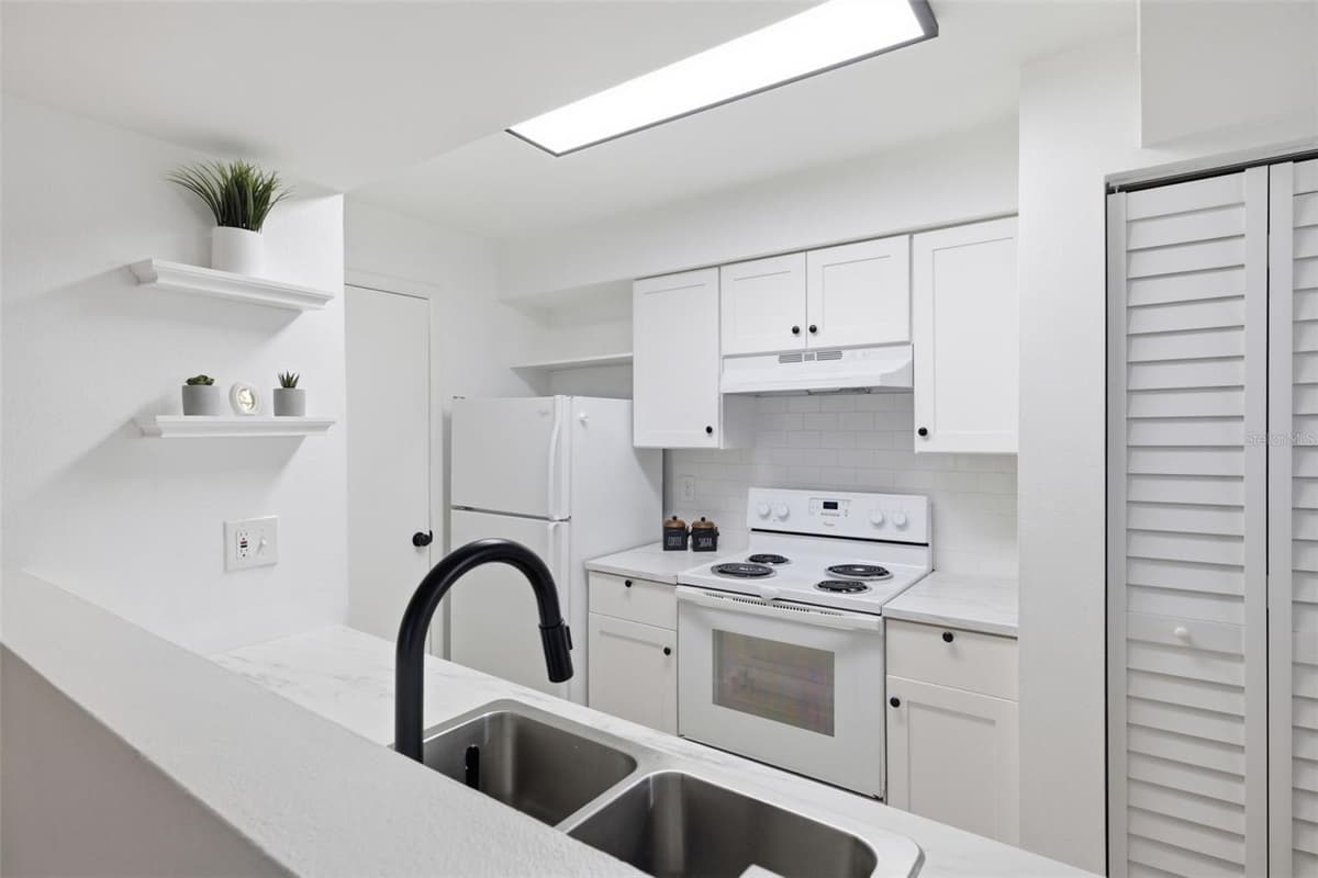 3038 PARKWAY BOULEVARD — photo 11 of 38