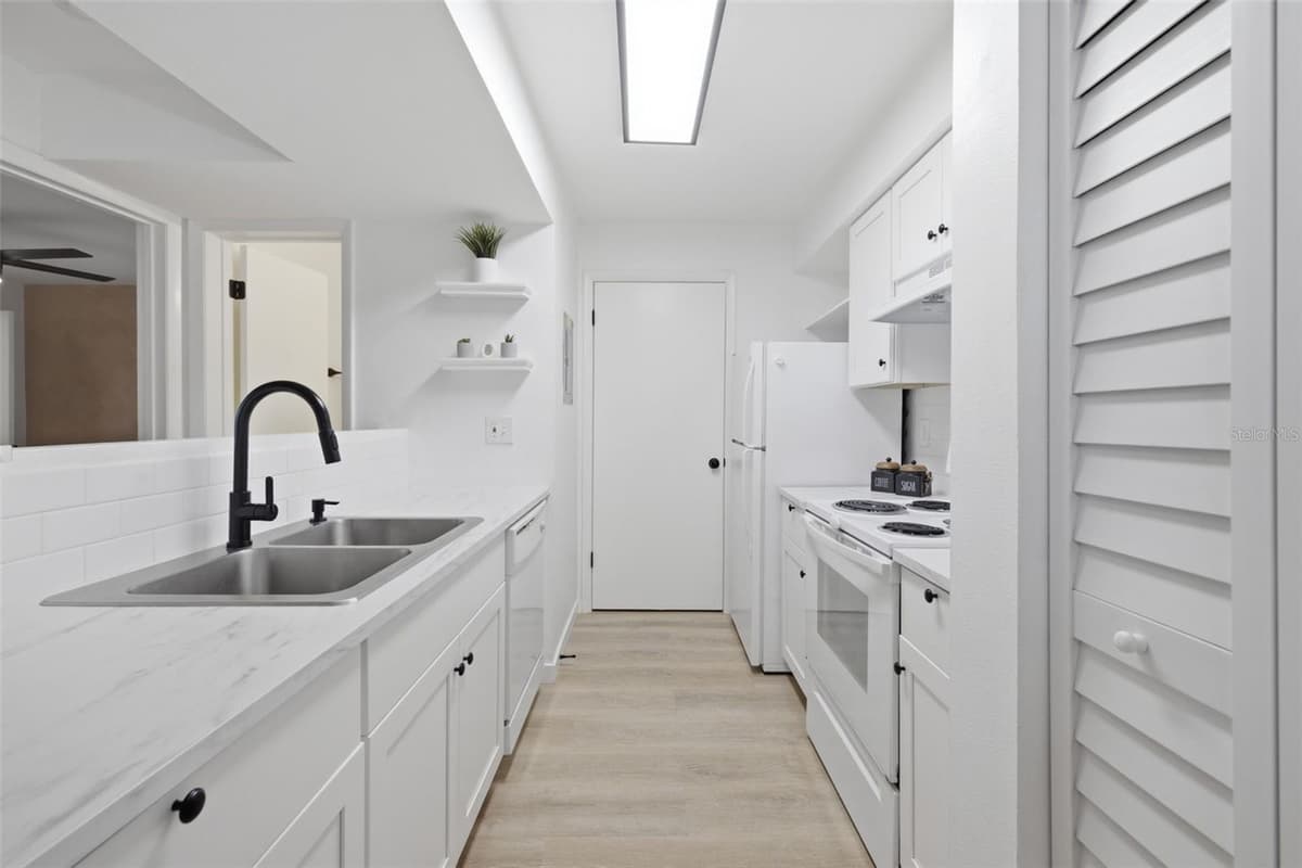 3038 PARKWAY BOULEVARD — photo 10 of 38