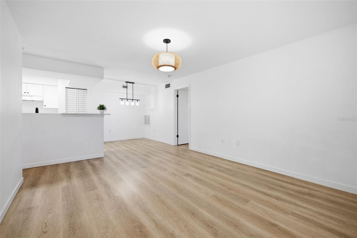 3038 PARKWAY BOULEVARD — photo 4 of 38