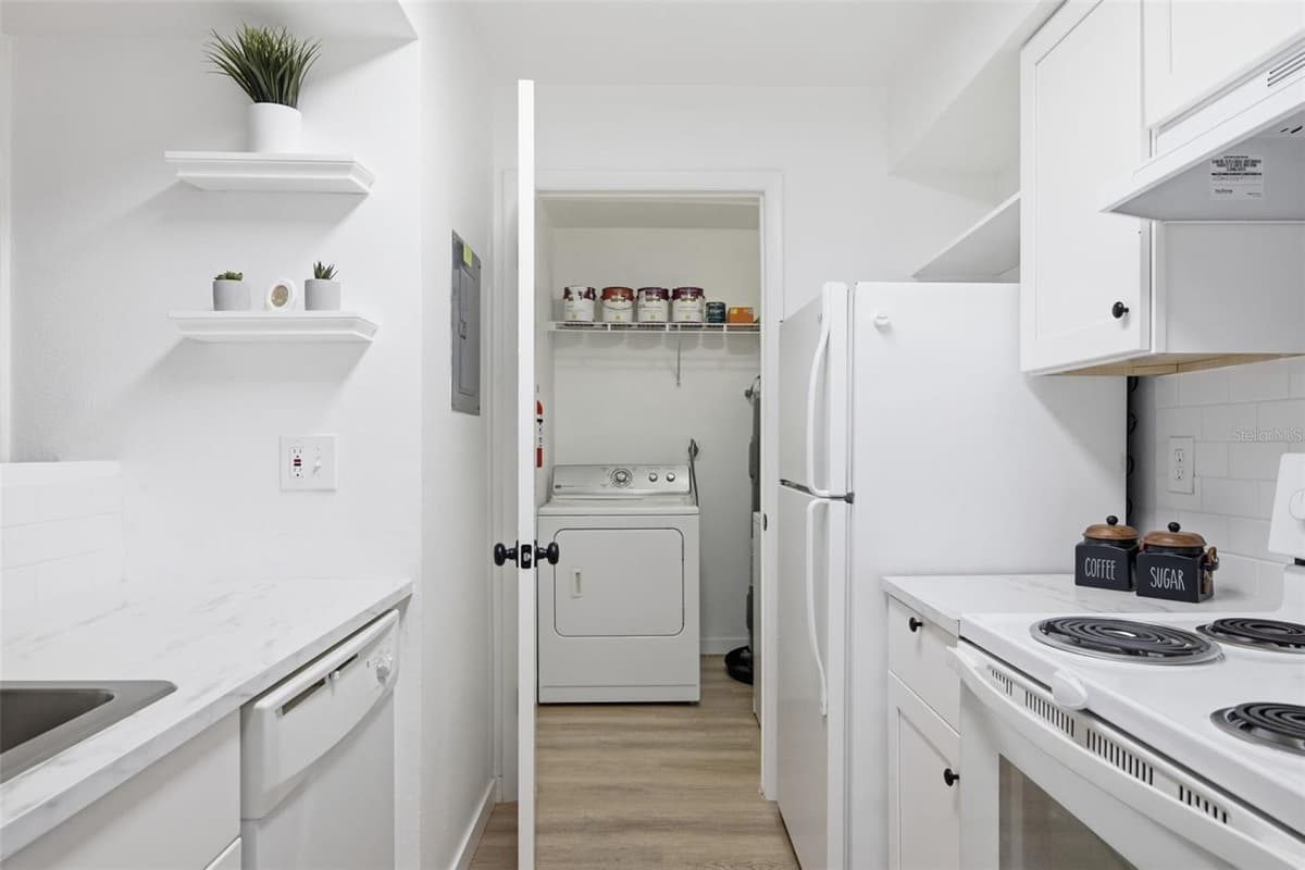 3038 PARKWAY BOULEVARD — photo 14 of 38