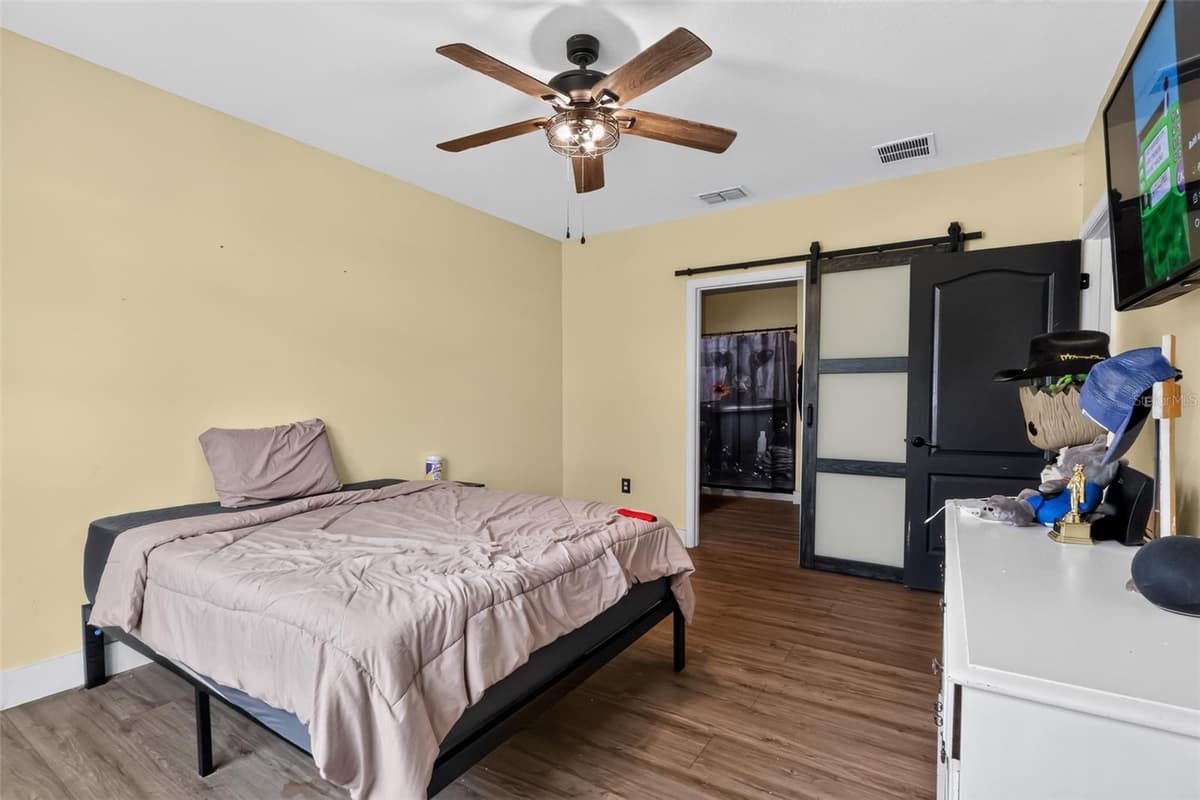 160 BELLA DRIVE — photo 17 of 30