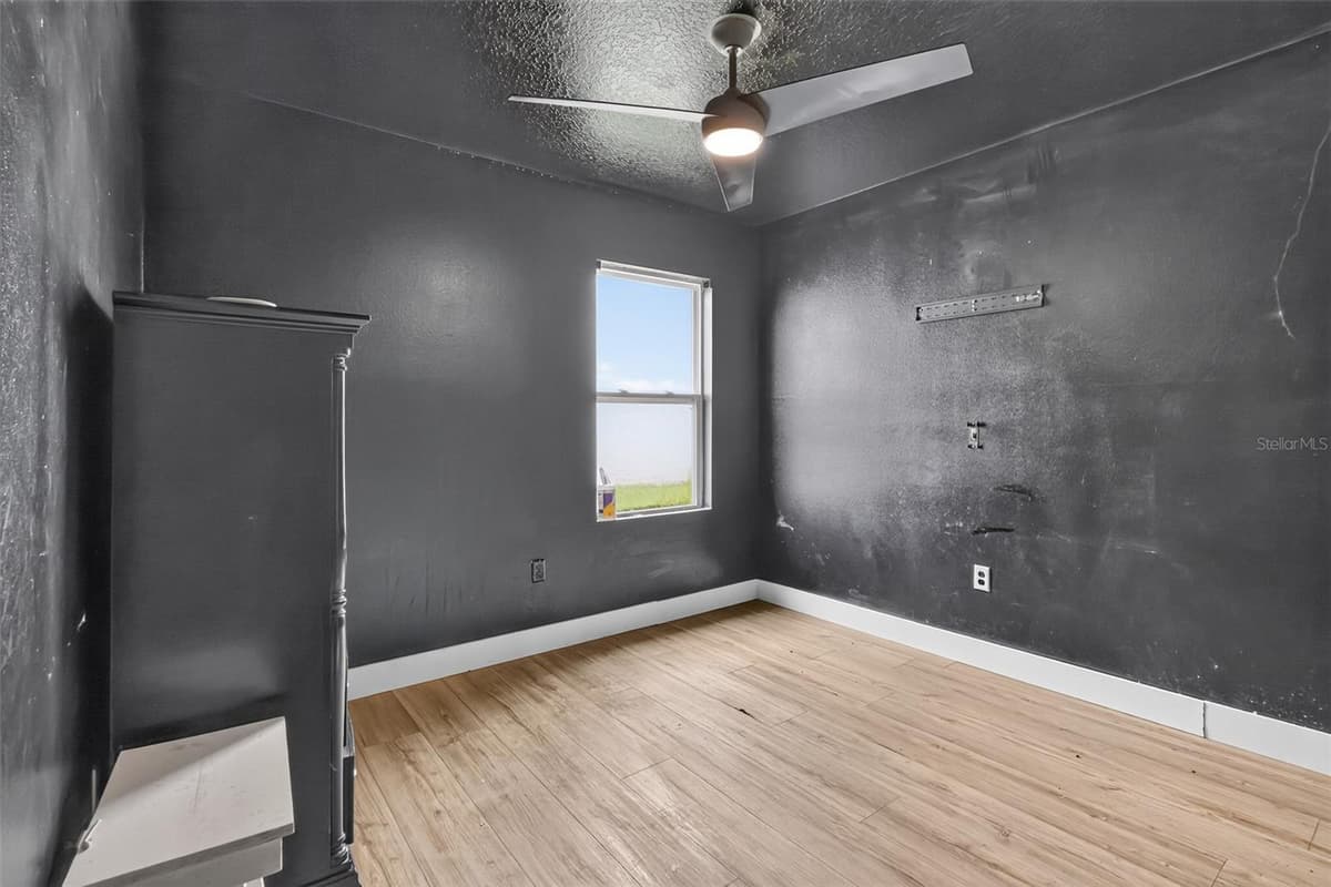 160 BELLA DRIVE — photo 14 of 30