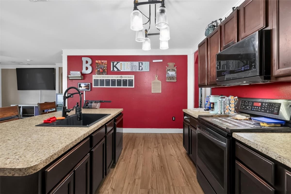 160 BELLA DRIVE — photo 7 of 30