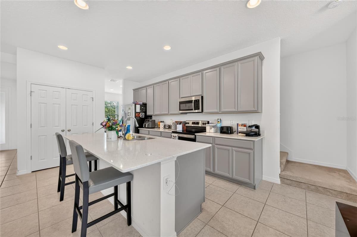 8013 BASILICA LANE — photo 9 of 32
