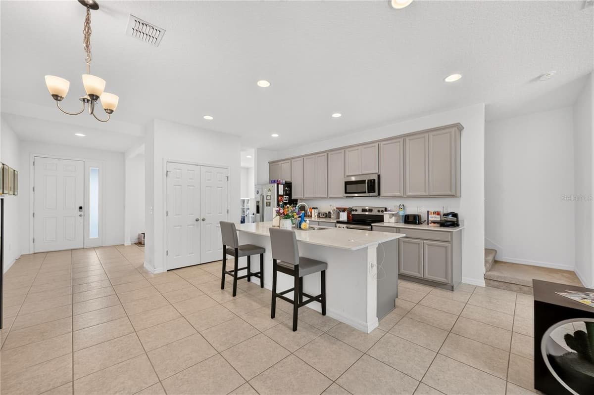 8013 BASILICA LANE — photo 7 of 32