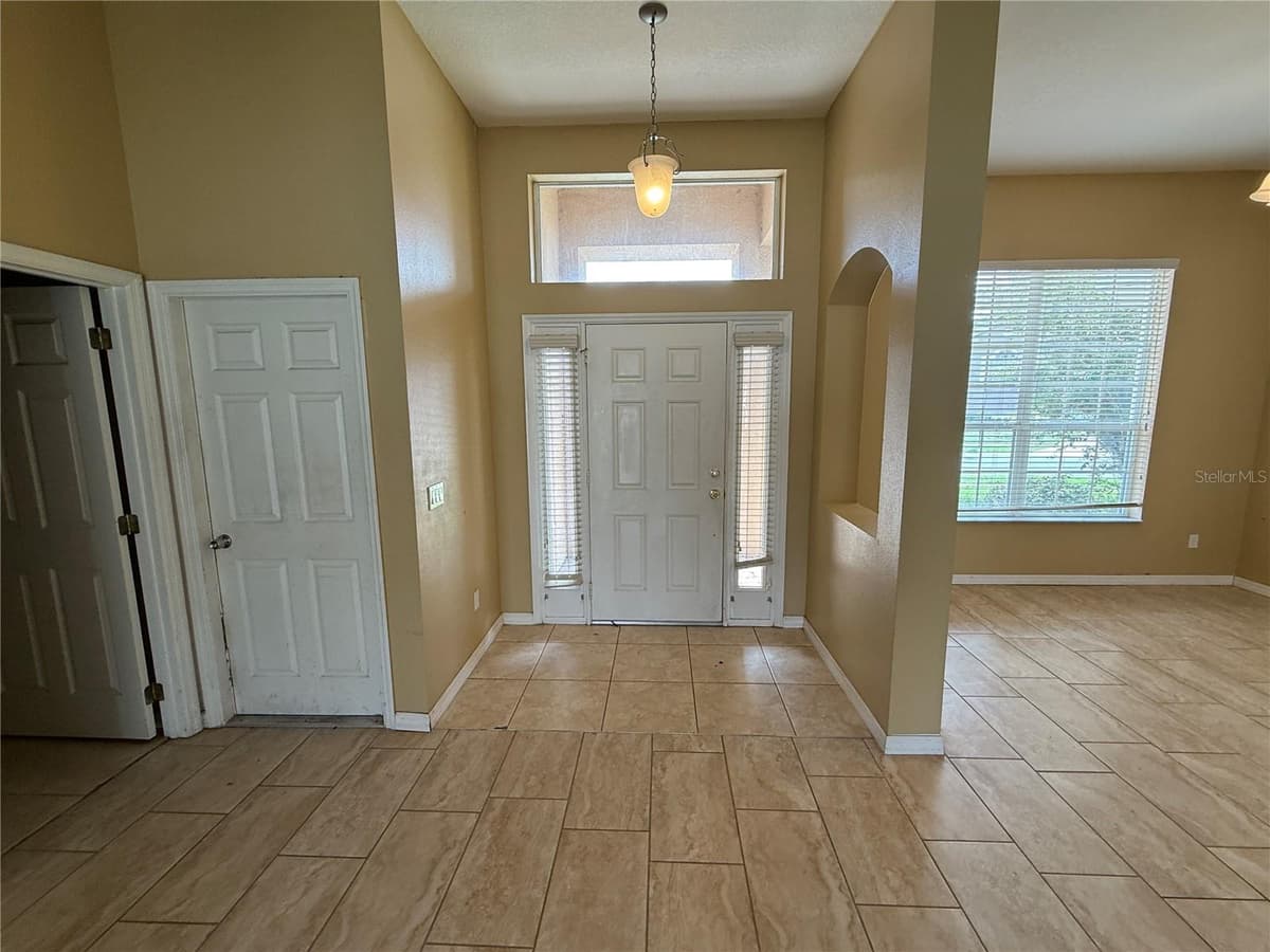 7101 WHITE TRILLIUM CIRCLE — photo 2 of 24