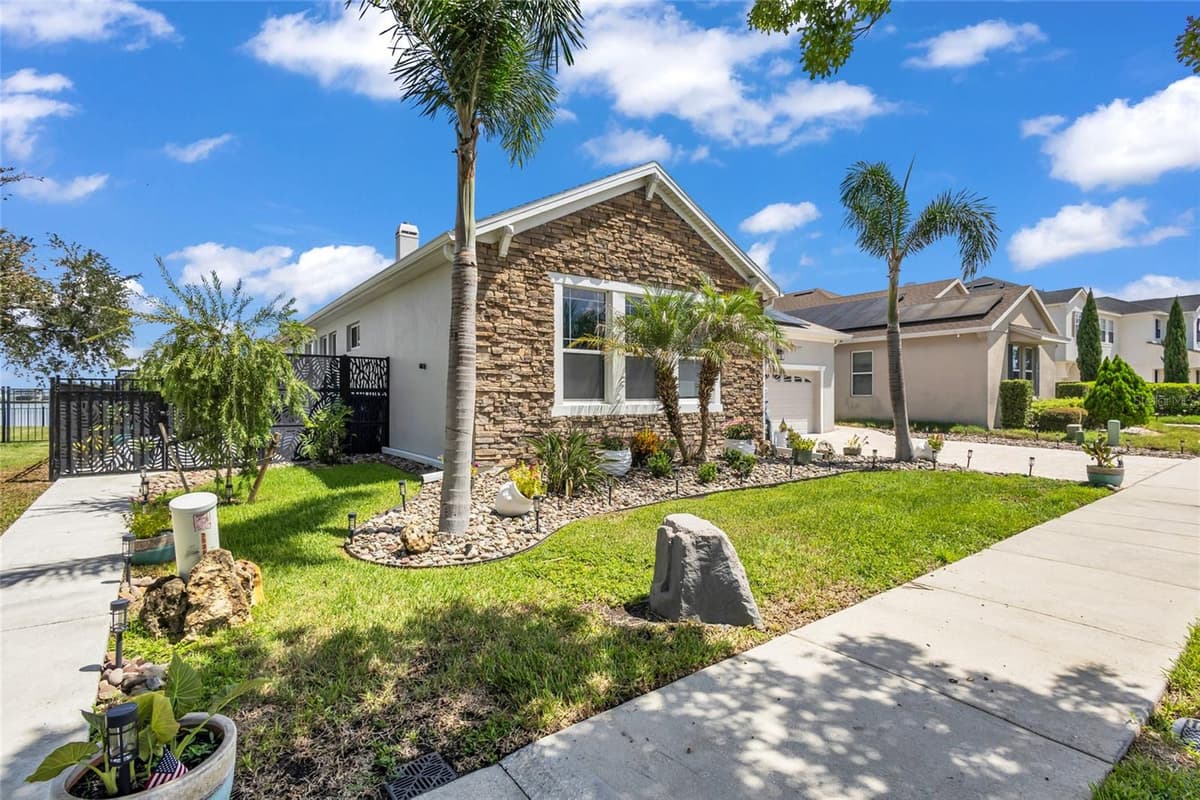 237 BLUE CYPRESS DRIVE — photo 4 of 78