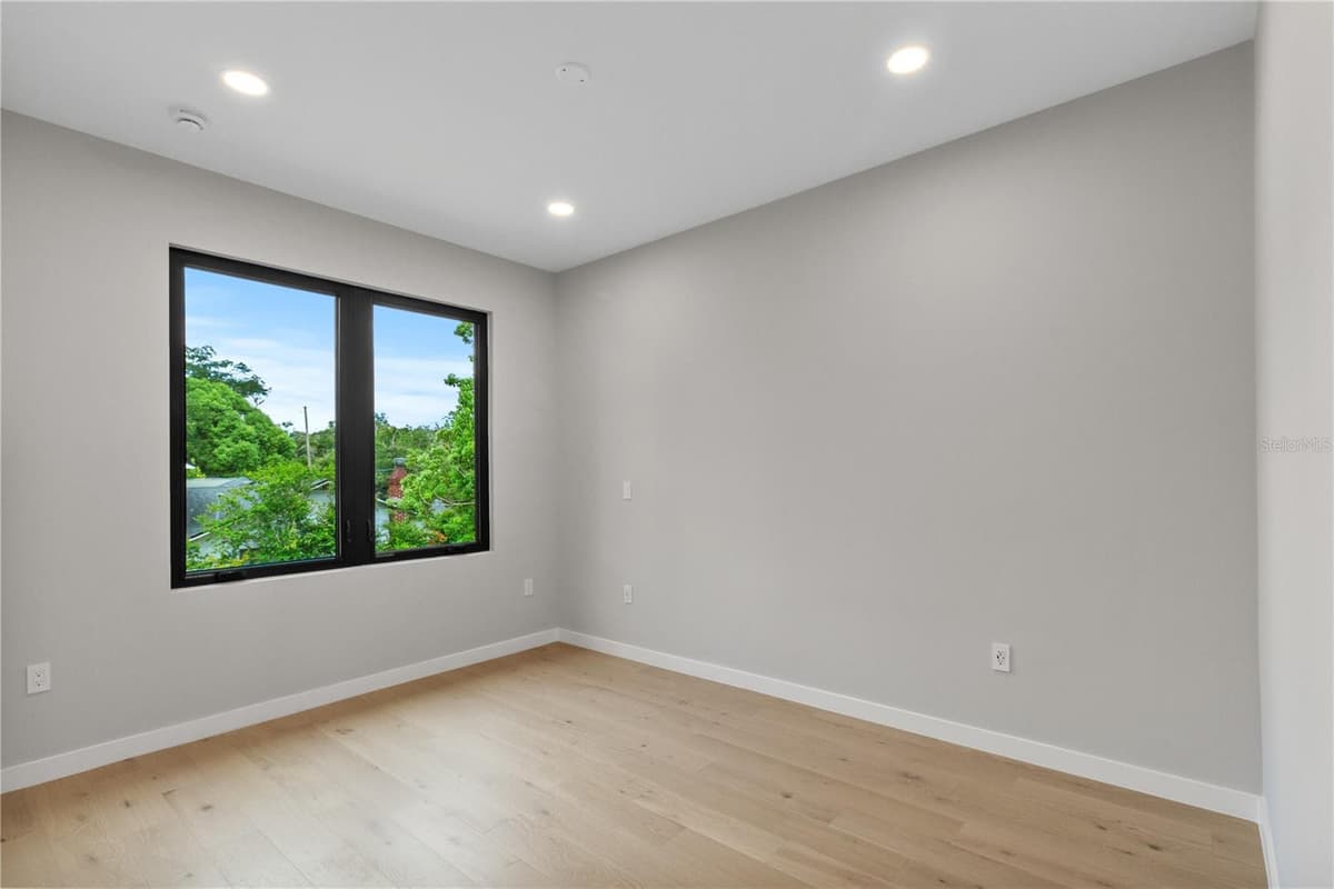 516 CLAYTON STREET — photo 32 of 41