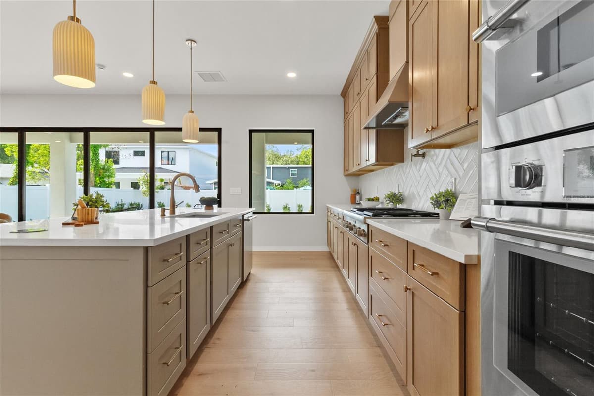 516 CLAYTON STREET — photo 10 of 41