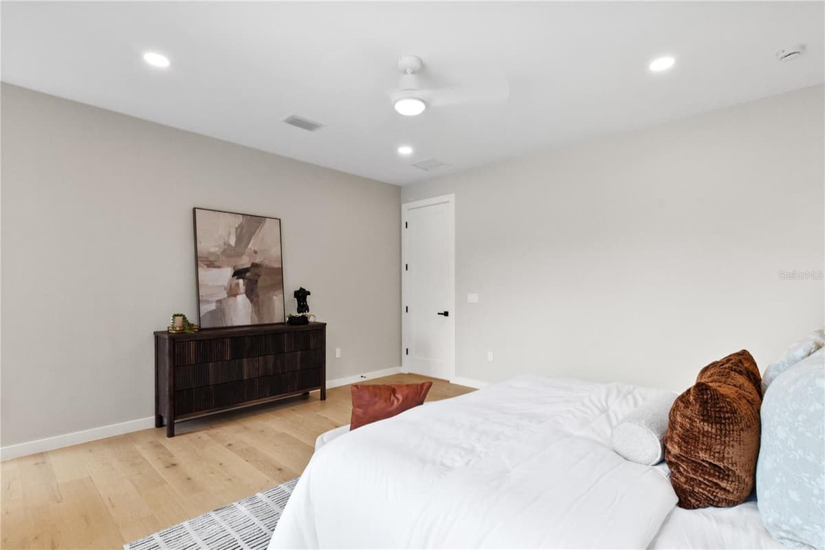 516 CLAYTON STREET — photo 19 of 41