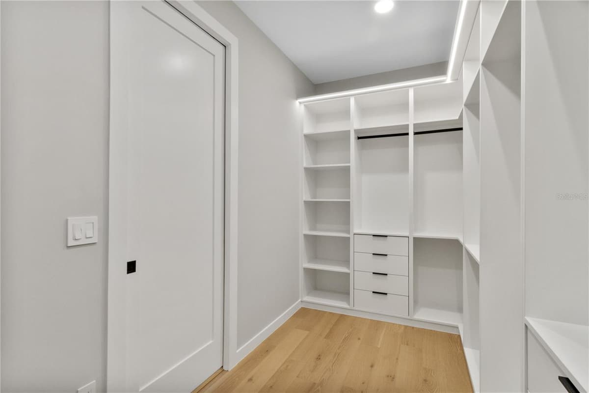 516 CLAYTON STREET — photo 20 of 41