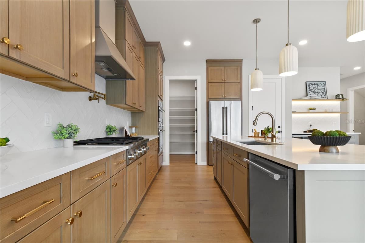 516 CLAYTON STREET — photo 12 of 41
