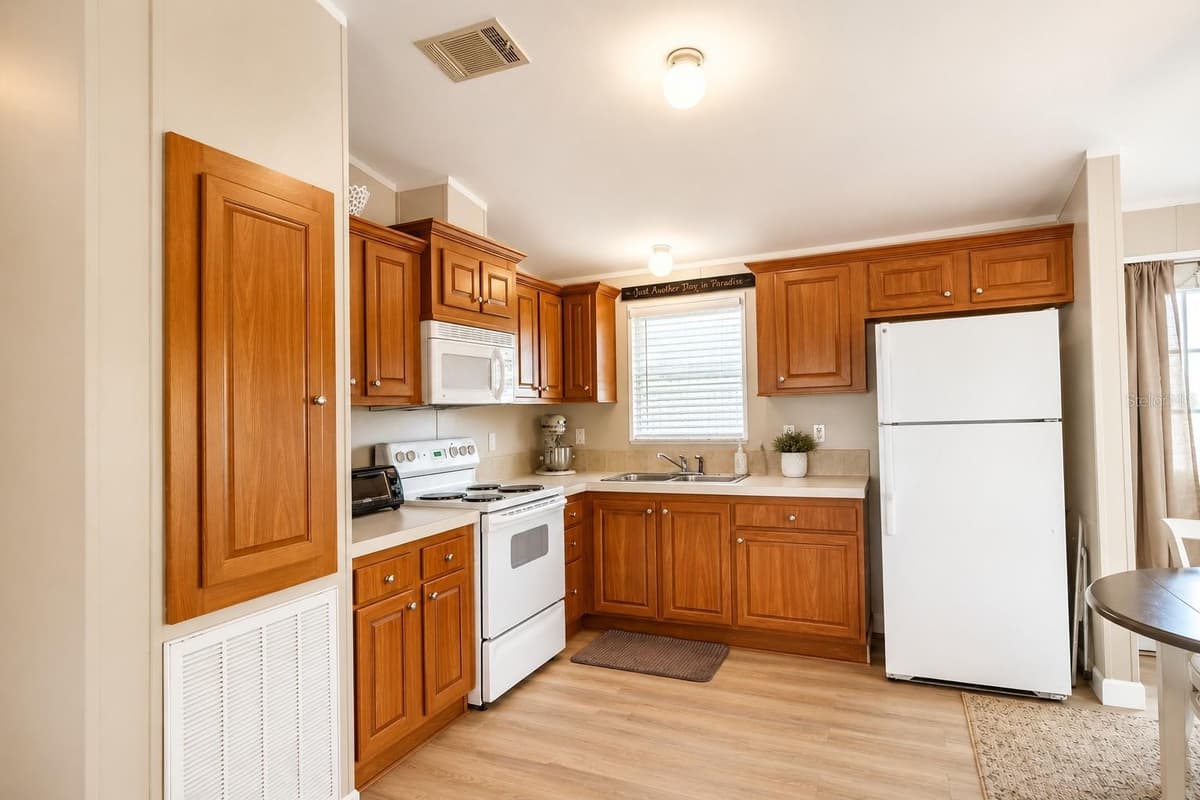 8320 RIVERSIDE DRIVE — photo 2 of 49