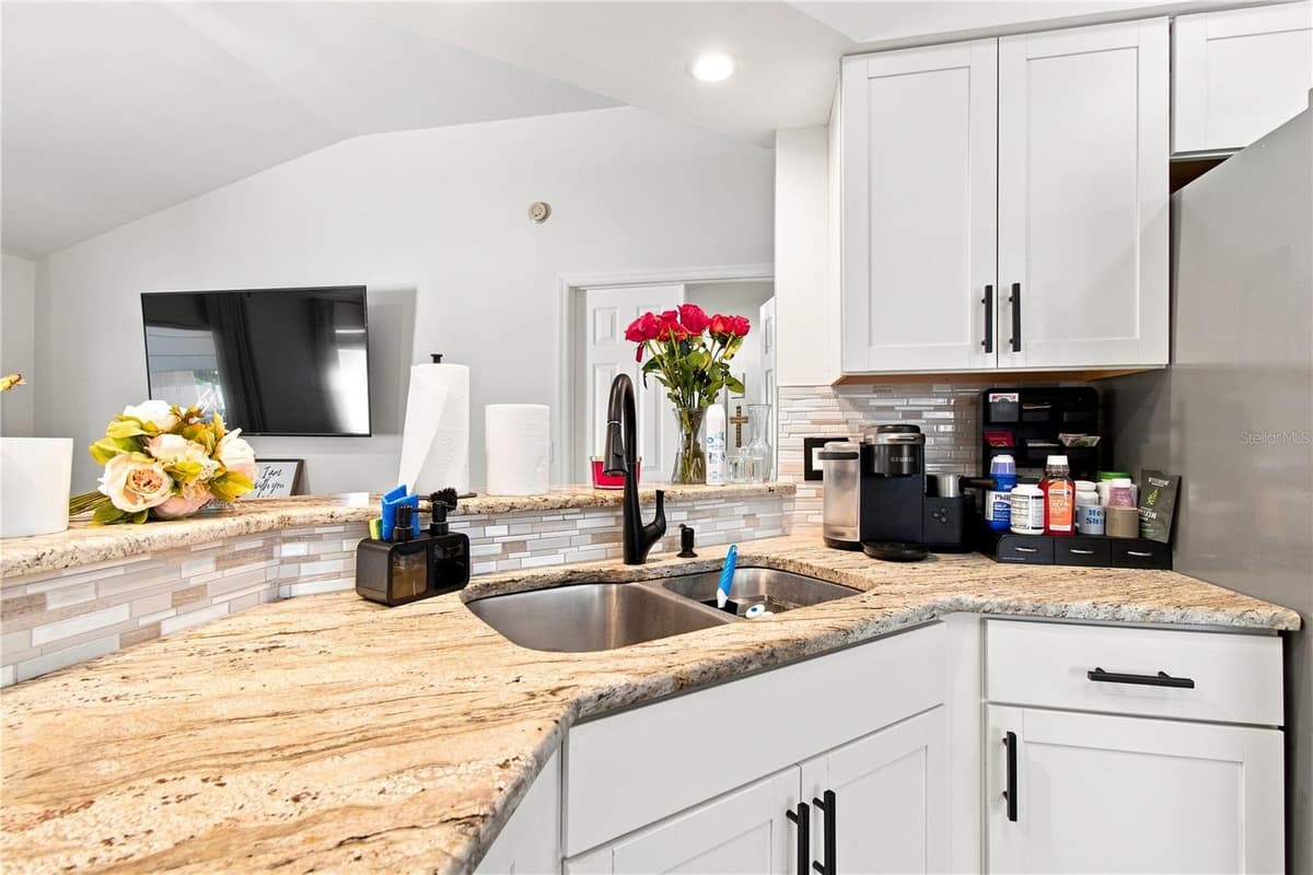 7736 MARBELLA CREEK AVENUE — photo 13 of 77