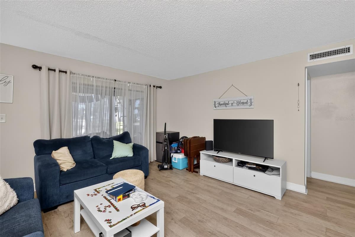 2650 COUNTRYSIDE BOULEVARD — photo 2 of 30
