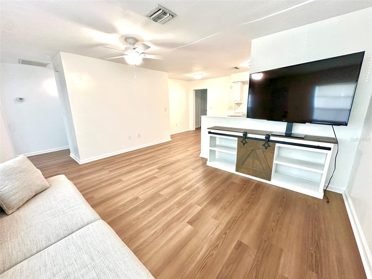 121 GRANADA BOULEVARD — photo 7 of 25