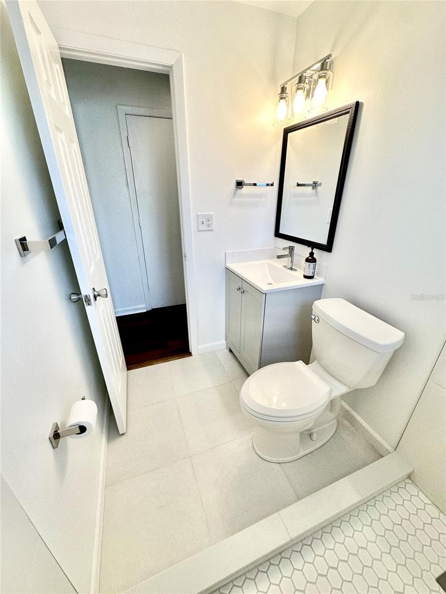 121 GRANADA BOULEVARD — photo 13 of 25