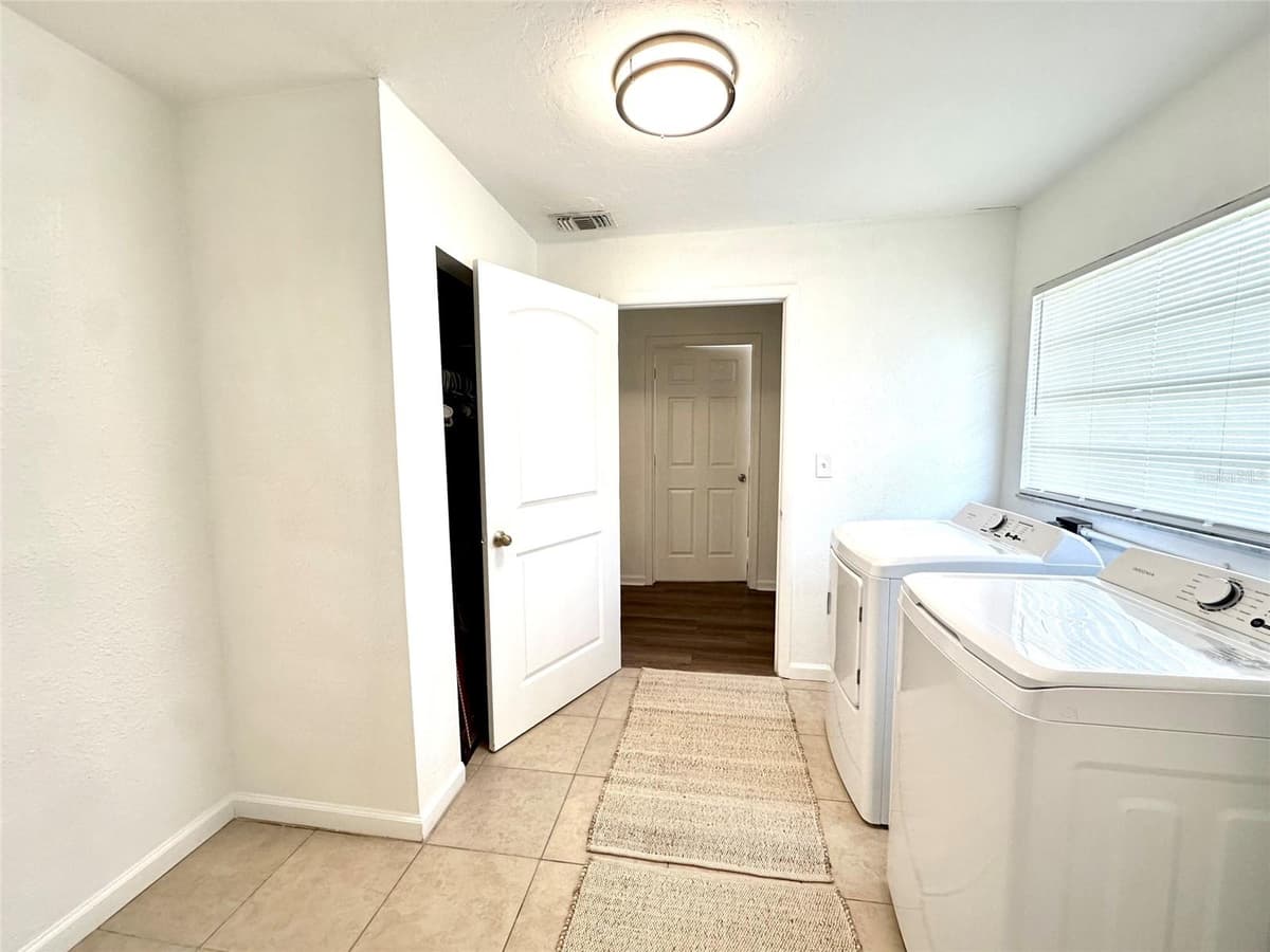 121 GRANADA BOULEVARD — photo 19 of 25