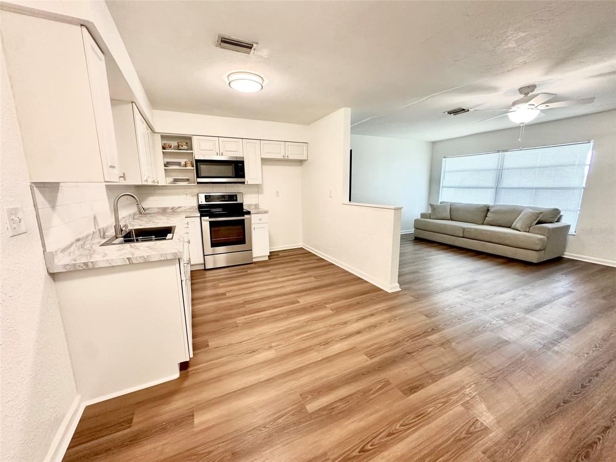 121 GRANADA BOULEVARD — photo 5 of 25
