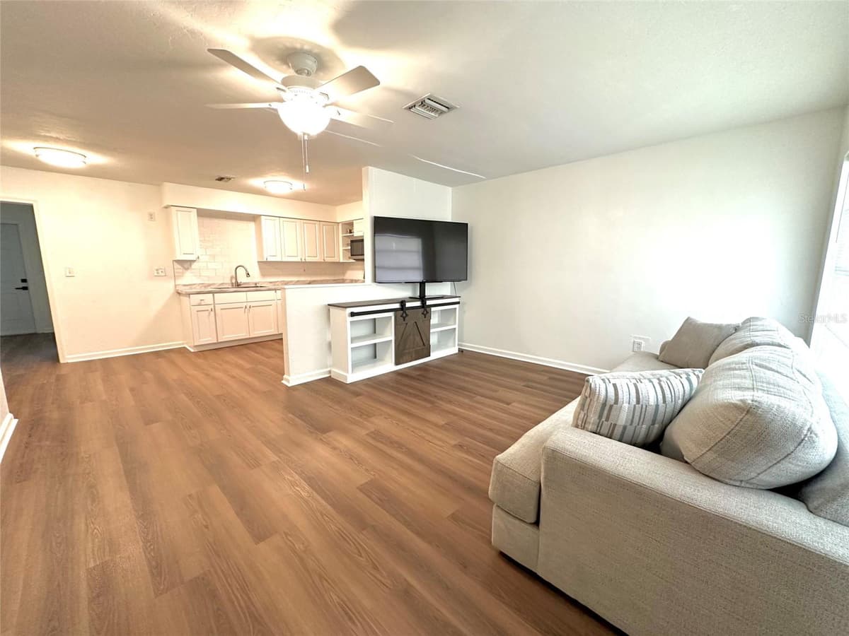 121 GRANADA BOULEVARD — photo 6 of 25