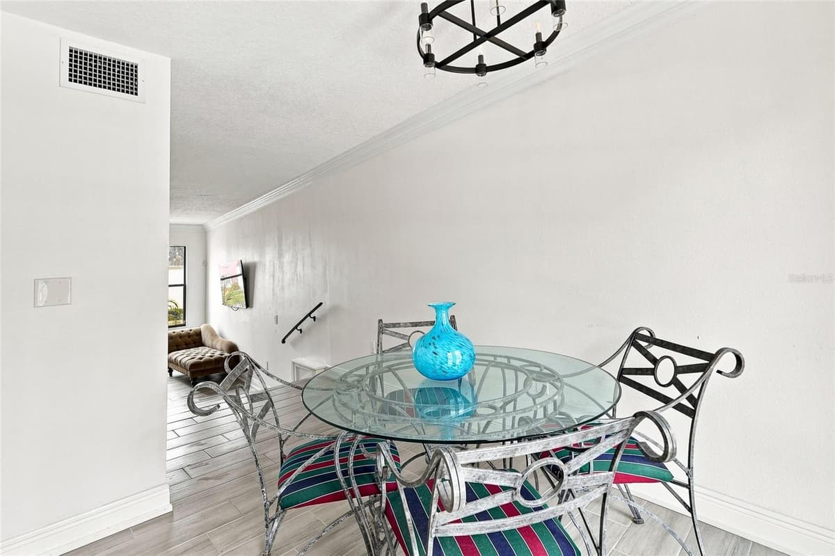 170 DAVIS BOULEVARD — photo 17 of 40