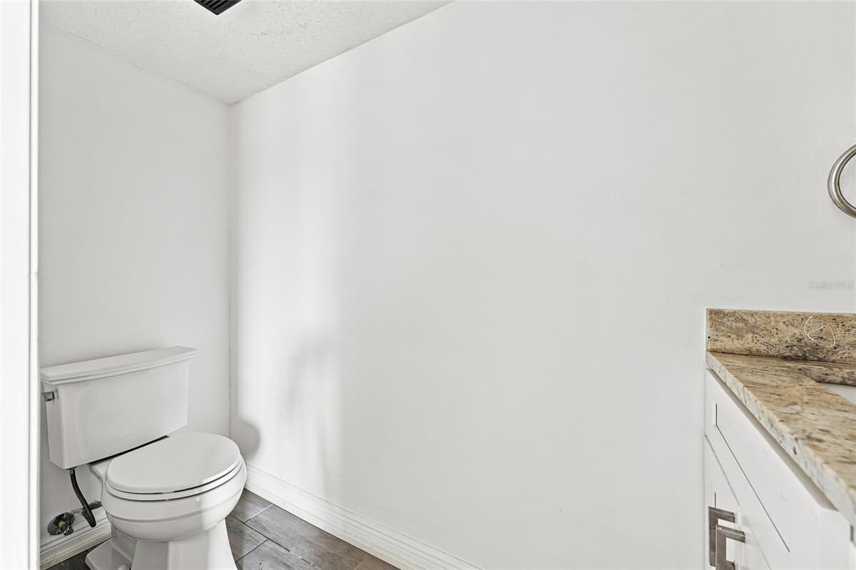 170 DAVIS BOULEVARD — photo 12 of 40