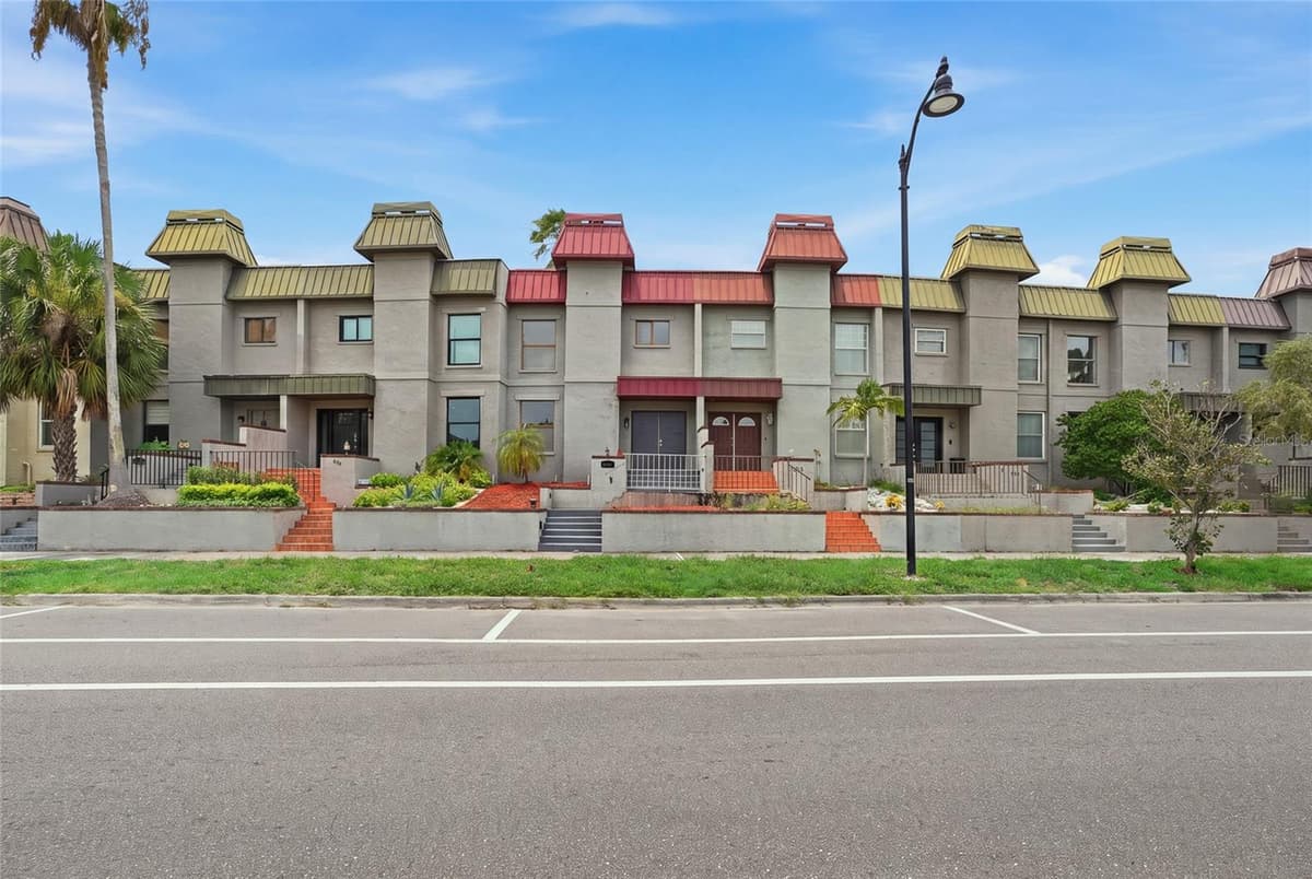 170 DAVIS BOULEVARD — photo 2 of 40