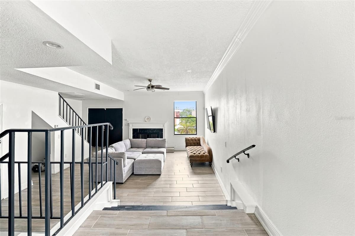 170 DAVIS BOULEVARD — photo 15 of 40