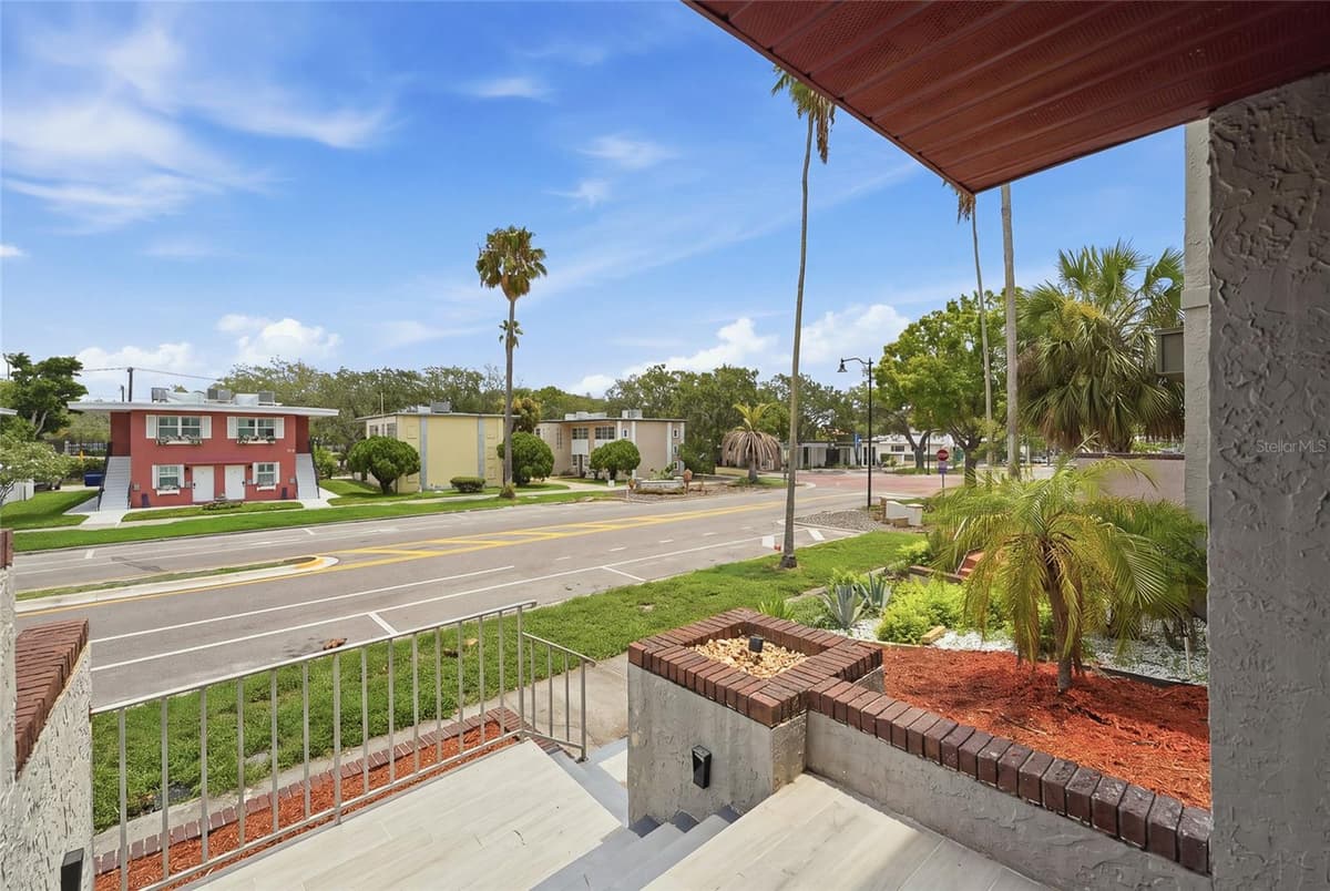 170 DAVIS BOULEVARD — photo 7 of 40